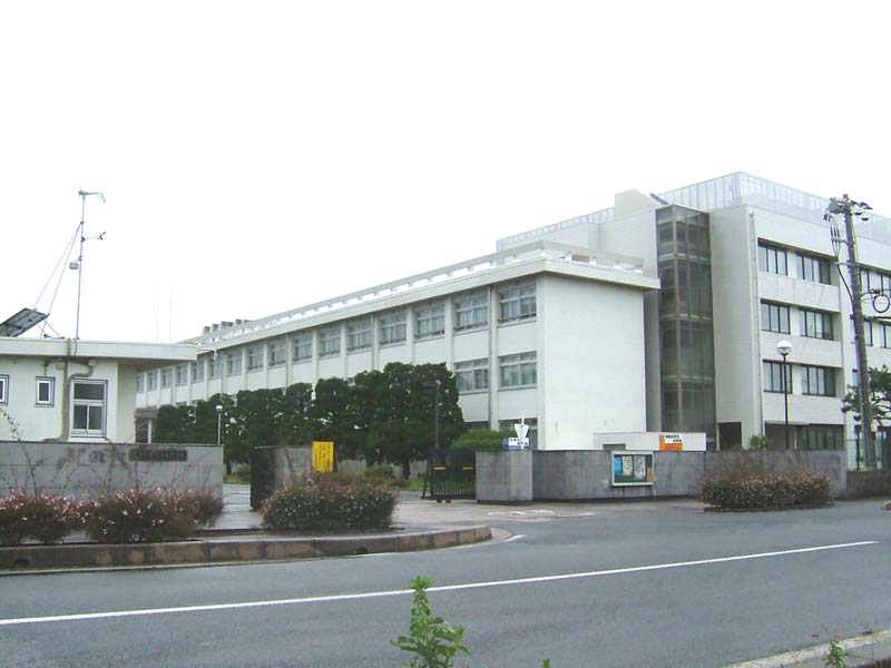 高専卒と大学卒でキャリアはどう違う？特性の違いを中立に解説