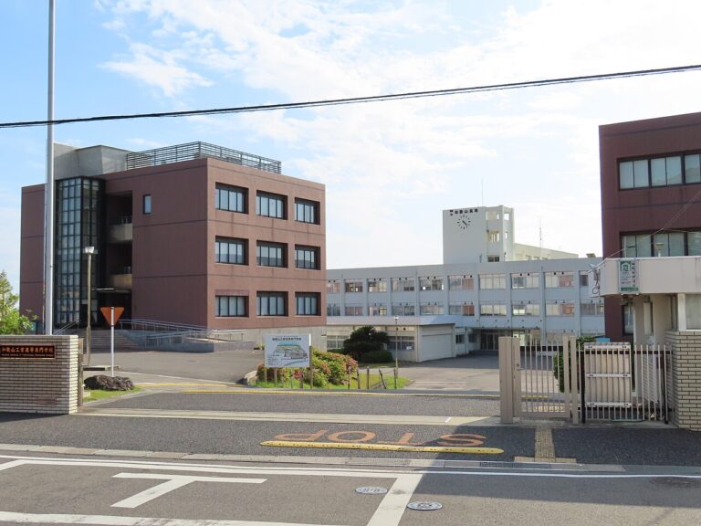 高専の1日のスケジュールは？授業時間割や実験・実習の多さを解説