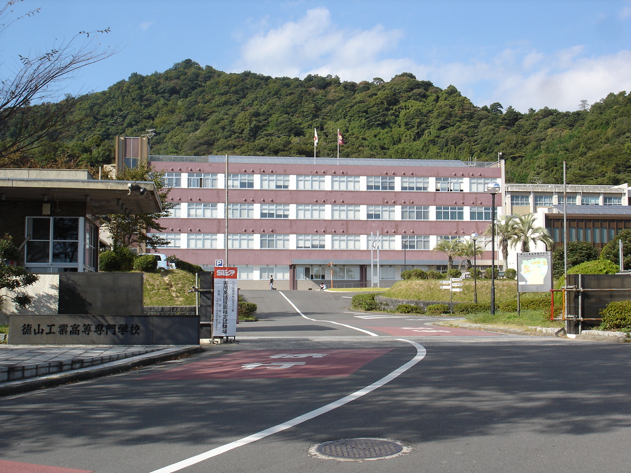 高専のクラス編成・学年の雰囲気|少人数制でクラス替えが少ない理由